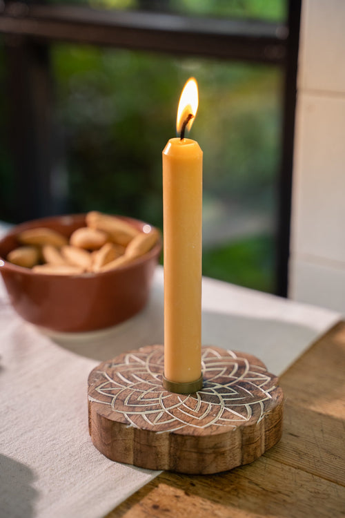 Return to Sender Kandelaar Ø 9,5 cm mangohout met bloemmotief - vtwonen shop