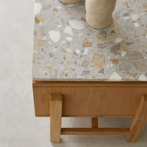 Tikamoon Tv-meubel van massief teakhout en premium terrazzo 140 cm - Naturel - vtwonen shop