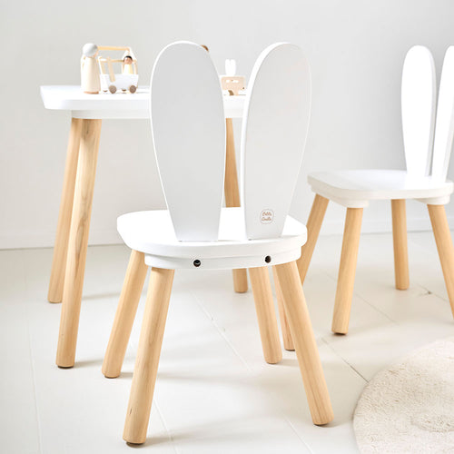 Petite Amélie Kindertafel met 2 stoeltjes Konijn – Wit & naturel – Massief houten poten – Kindvriendelijke afwerking - vtwonen shop
