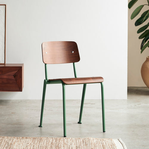 Tikamoon Stoel van notenhout en korstmosgroen metaal - Groen - vtwonen shop