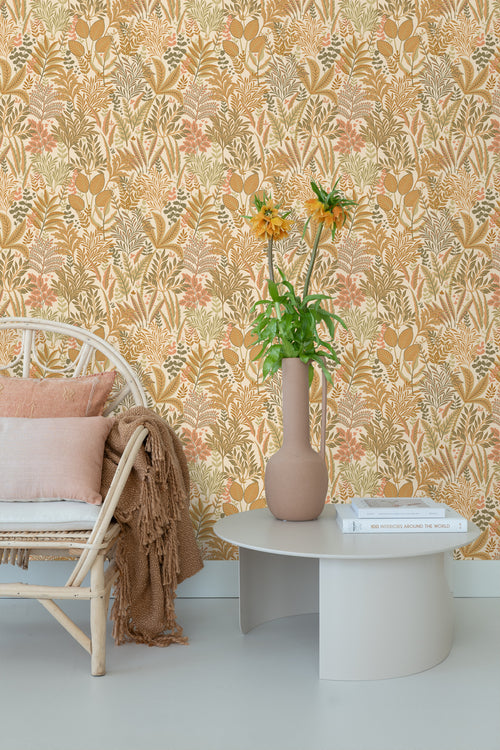ESTAhome behang tropische bladeren en bloemen licht terracotta en beige - 50 x 900 cm - 131662