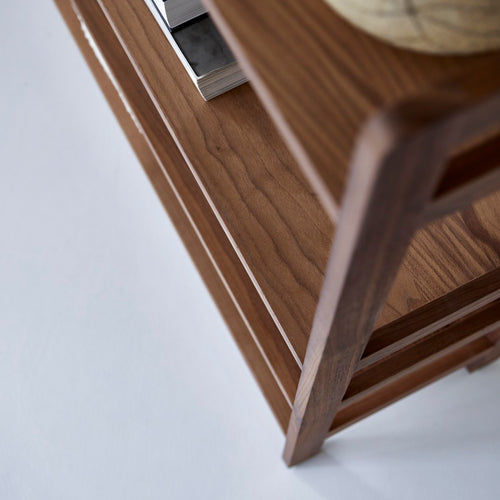 Tikamoon Boekenkast van notenhout - Bruin - vtwonen shop