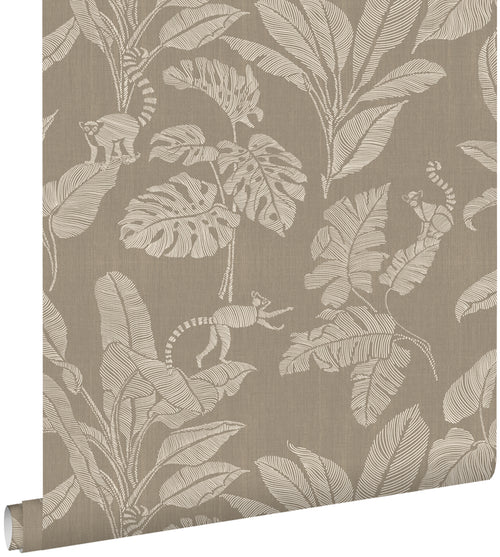 ESTAhome behang apen en jungle bladeren taupe - 50 x 900 cm - 139864 - vtwonen shop