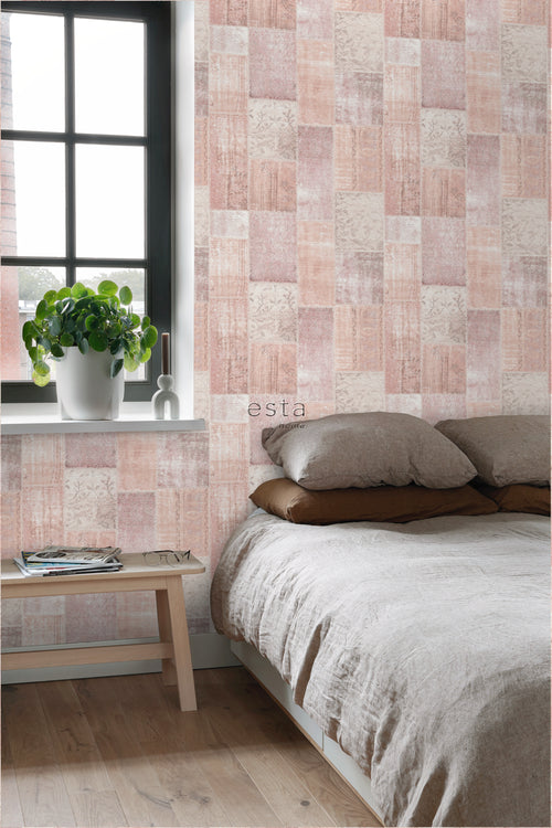 ESTAhome behang Marrakech kelim patchwork tapijt perzik oranje roze - 53 cm x 10.05 m - 148651