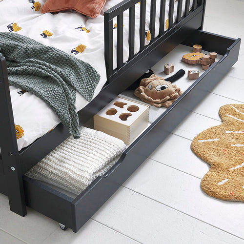 Petite Amélie Bedlade Plume – Zwart – 70x140 cm – Verrijdbaar op wieltjes - Makkelijk te openen door uitsparingen - vtwonen shop