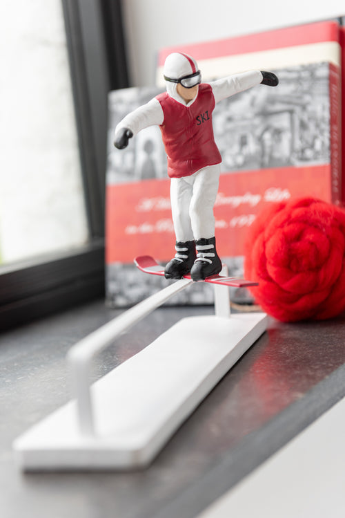J-Line decoratie Snowboarder Obstakel - polyresin - rood/wit - vtwonen shop