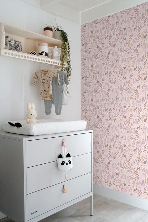 ESTAhome behang bos met bosdieren licht roze en paars - 50 x 900 cm - 131796