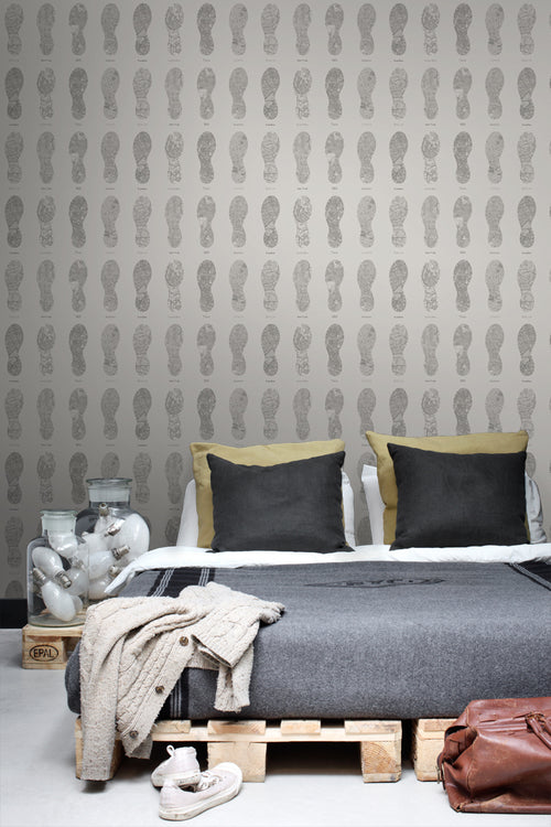 ESTAhome behang stadskaarten in vorm van schoenzolen donker beige - 53 cm x 10.05 m - 128819