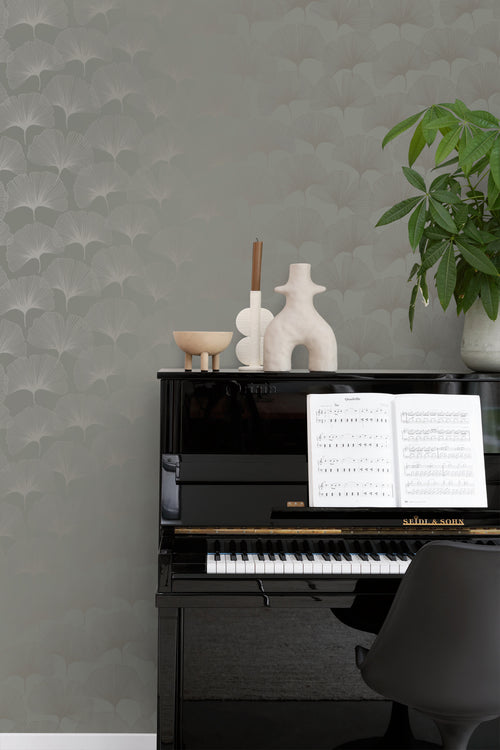 Origin Wallcoverings behang ginkgo bladeren warm grijs - 53 cm x 10.05 m - 347731 - vtwonen shop