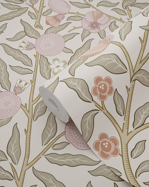 ESTAhome behang exotisch fruit en bladeren lichtpaars en vergrijsd groen - 50 x 900 cm - 131170 - vtwonen shop