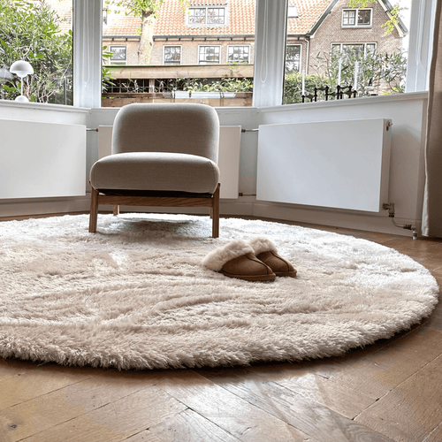 Rond hoogpolig vloerkleed Odelia beige/wit - Interieur05 - 200 x 200 cm - vtwonen shop