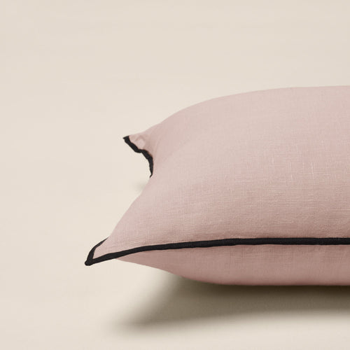 Madura Kussenovertrek Carlina poederroze en zwarte hommel 40x40 cm