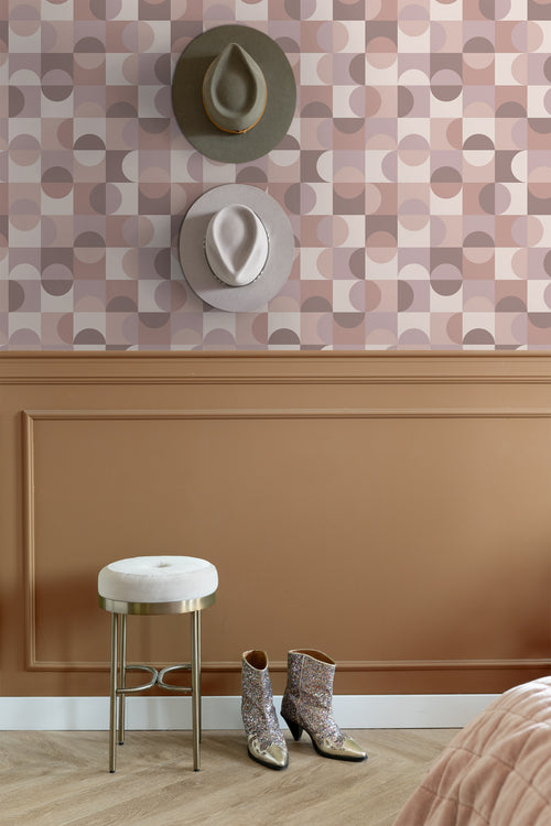 ESTAhome behang cirkels in Bauhaus stijl lichtpaars, roze en bruin - 50 x 900 cm - 131243 - vtwonen shop