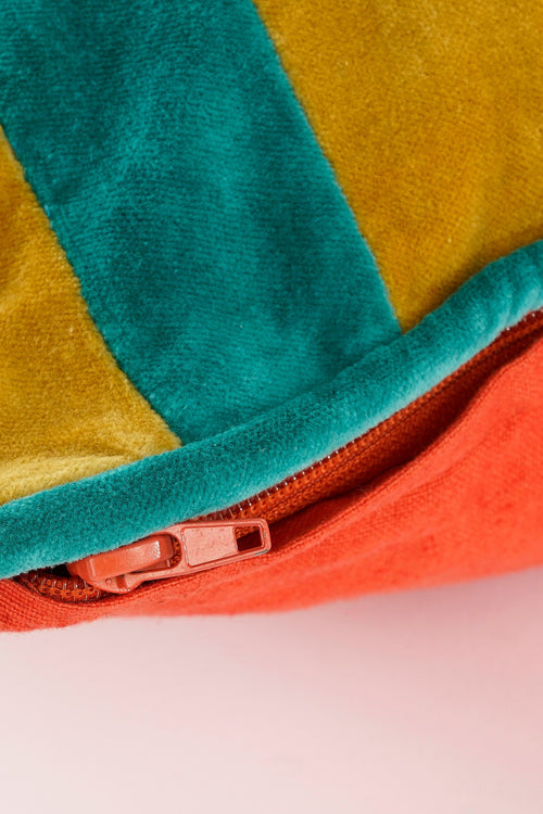 In The Mood Collection Clair Sierkussen - L45 x B45 x H10 cm - Katoenfluweel - Geel, Groen - vtwonen shop