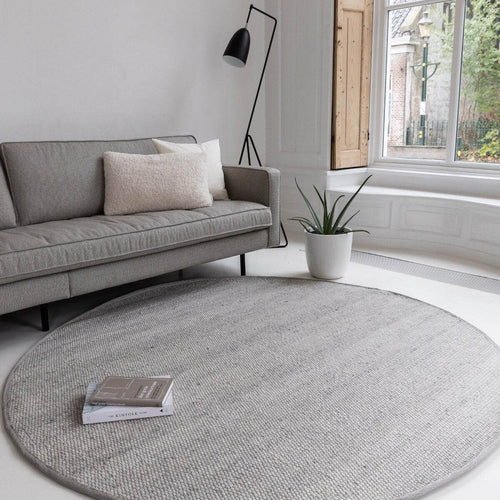 Interieur05 Rond Wollen Vloerkleed Lichtgrijs Vik - 240 x 240 cm - vtwonen shop