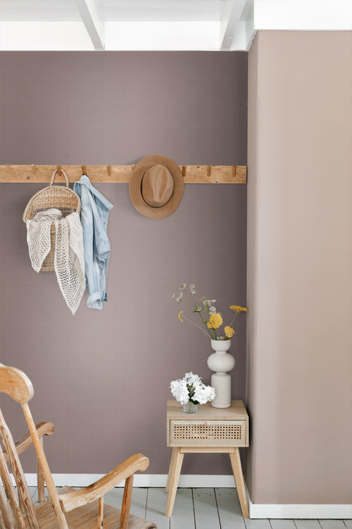 ESTAhome behang linnenstructuur lila paars - 53 cm x 10.05 m - 131124 - vtwonen shop