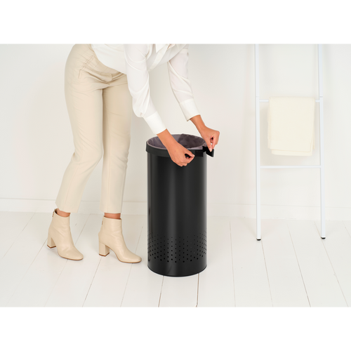 Brabantia Wasbox - 35L - kunststof deksel - matt black - vtwonen shop
