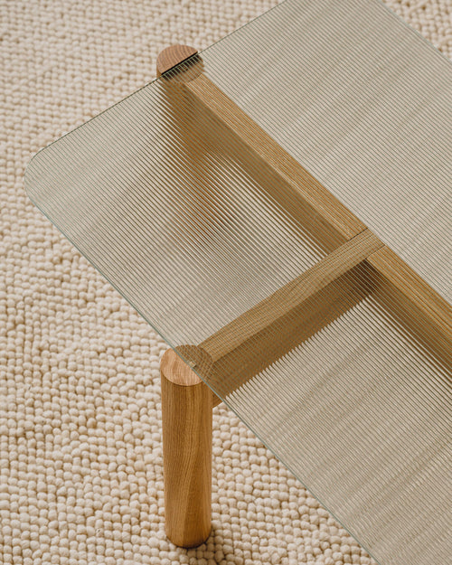 noo.ma Kob salontafel - ornamenten gehard glas, massief eiken poten, 116 x 60 x 11 cm