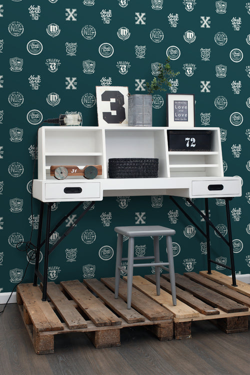 ESTAhome behang school emblemen donkergroen - 53 cm x 10.05 m - 138825