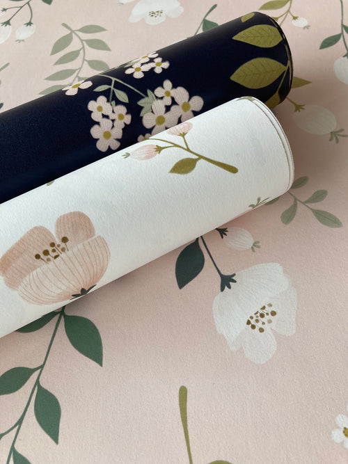 ESTAhome behang bloemen donkerblauw, roze en groen - 53 cm x 10.05 m - 139341