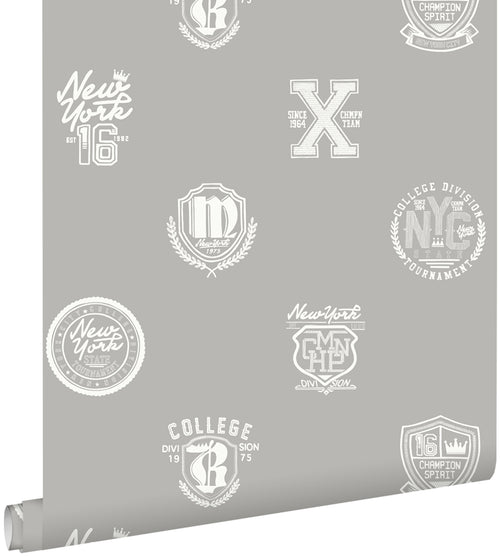 ESTAhome behang school emblemen taupe - 53 cm x 10.05 m - 128804