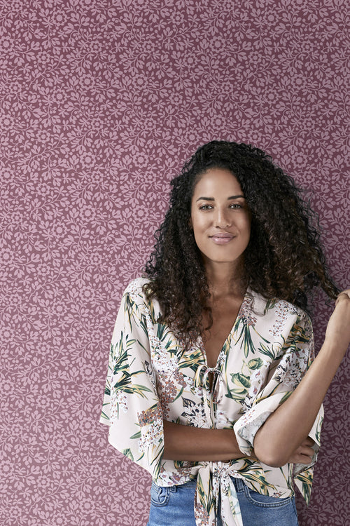 ESTAhome behang bloemetjes donker paars - 50 x 900 cm - 131673 - vtwonen shop