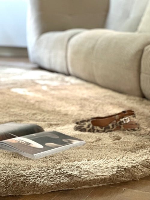 Organisch hoogpolig vloerkleed Odelia bruin/taupe - Interieur05 - 150 x 80 cm - vtwonen shop