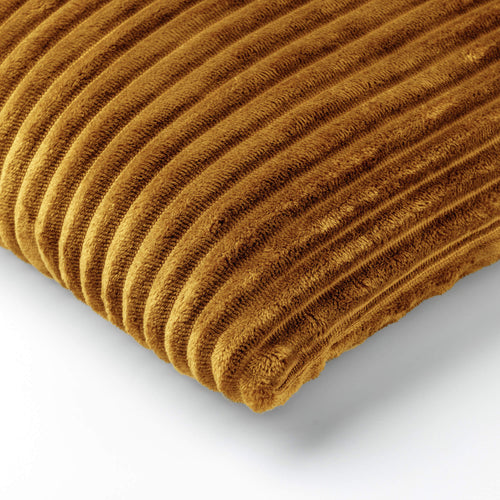 MART - sierkussen 45x45 cm - zacht ribfluweel - gerecycled - Chai Tea - geel