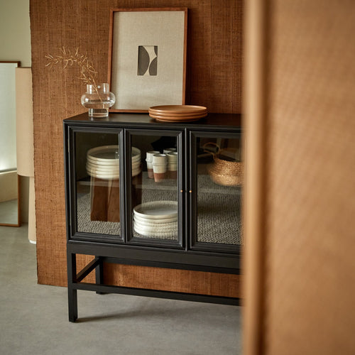 Tikamoon Vitrinebuffet met glas op poten van mindihout 120 cm - Zwart