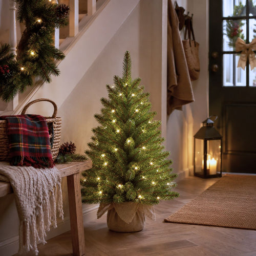 Triumph Tree Forest Frosted Kunstkerstboom H90 x D62 cm - Kunstboom in Jute Zak - Kunst Kerstboom voor Binnen - 106 Tips - Groen
