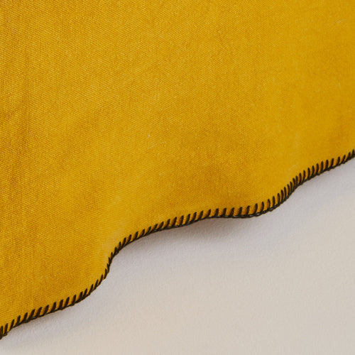 Madura Hoes voor boxspring Nino oker en zwarte slinger 180x200 cm