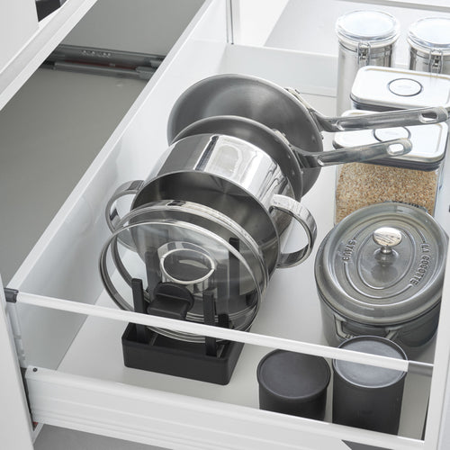 Yamazaki Tower Deksel & pannenhouder verstelbaar - Zwart - vtwonen shop