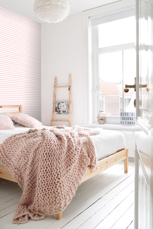 ESTAhome behang geschilderde strepen licht roze en wit - 0,53 x 10,05 m - 138969