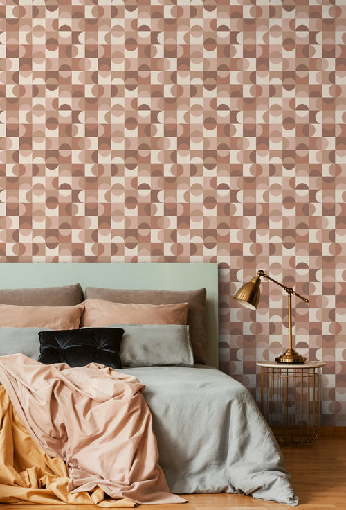 ESTAhome behang cirkels in Bauhaus stijl beige, bruin en licht roze - 50 x 900 cm - 131242 - vtwonen shop