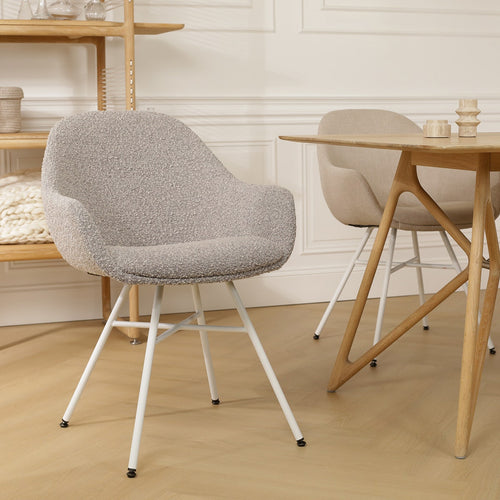 Nolon Noa-Mae Eetkamerstoelen Set van 2 - Bouclé Taupe - Witte Poten - vtwonen shop