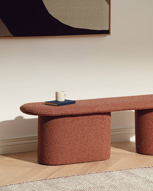 noo.ma Rull Bench - zachte gestoffeerde bank 130 cm, Brick Red Bouclé