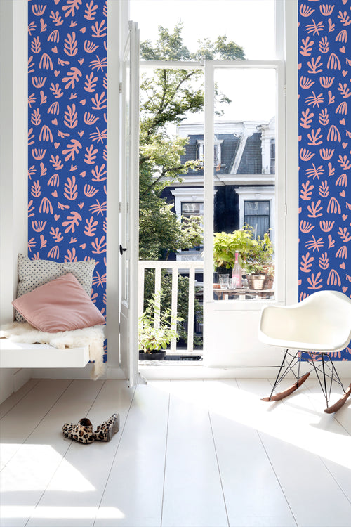 ESTAhome behang planten in Matisse stijl blauw en roze - 50 x 900 cm - 131022 - vtwonen shop