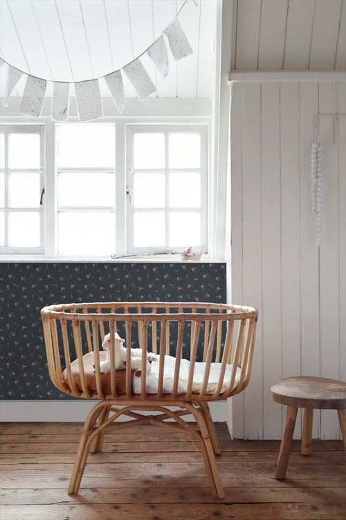 ESTAhome behang vintage bloemetjes donkerblauw en roze - 50 x 900 cm - 139836 - vtwonen shop