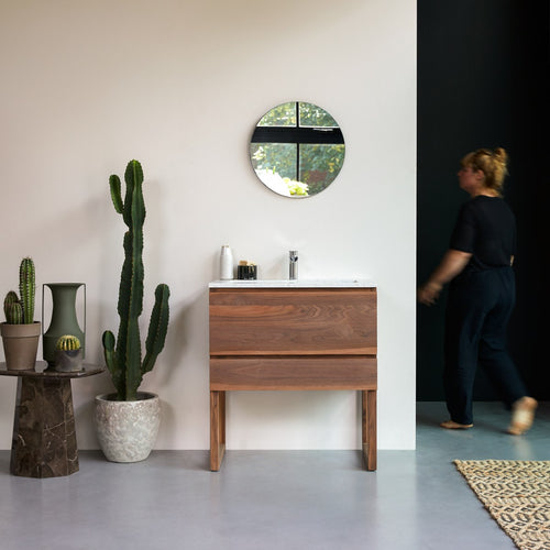 Tikamoon Badkamermeubel van massief notenhout en moon premium terrazzo 80 cm - Beige - vtwonen shop