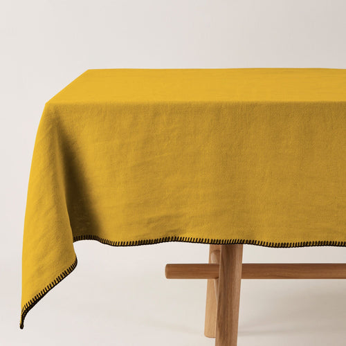 Madura Rechthoekig tafelkleed Nino oker en zwarte slinger 140x320 cm