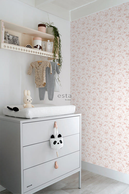 ESTAhome behang bos met bosdieren oudroze - 50 x 900 cm - 139528
