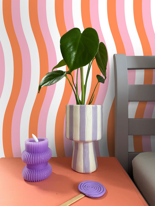 ESTAhome behang golvende strepen oranje en roze - 50 x 900 cm - 131613 - vtwonen shop