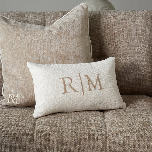 Rivièra Maison RM Classic Logo Pillow Cover 50x30 - Polyester - Wit - vtwonen shop