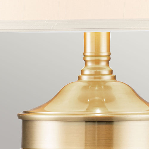 Elstead Quoizel Dennison Tafellamp met ronde taps toelopende kap van geborsteld messing