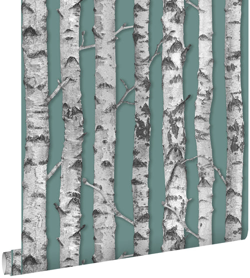 ESTAhome behang berken boomstammen vergrijsd groen en licht warm grijs - 53 cm x 10,05 m - 138891 - vtwonen shop