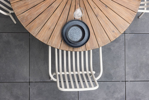 Rebellenclub Ronde Tuintafel Yucca - ø140cm - Hout - vtwonen shop