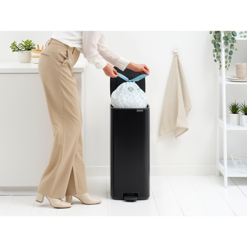 Brabantia Bo Pedaalemmer, 30 liter, stil sluitend, kunststof binnenemmer - Matt Black
