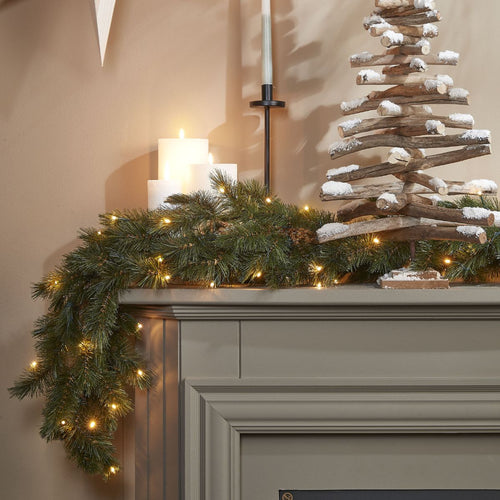 Triumph Tree Forest Frosted Guirlande - Kerstversiering met 96 LED Lampjes en Timerfunctie - Kerstslingers voor Muur, Deur, Trap of Vensterbank -