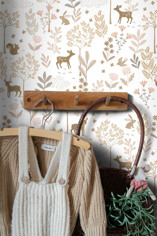 ESTAhome behang bos met bosdieren terracotta roze en beige - 53 cm x 10.05 m - 139521