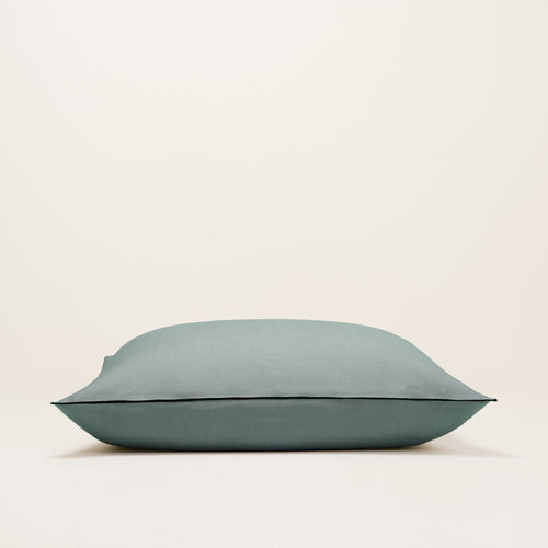 Madura Set van 2 kussenslopen Carlina groen van grijze en zwarte hommel 65x65 cm